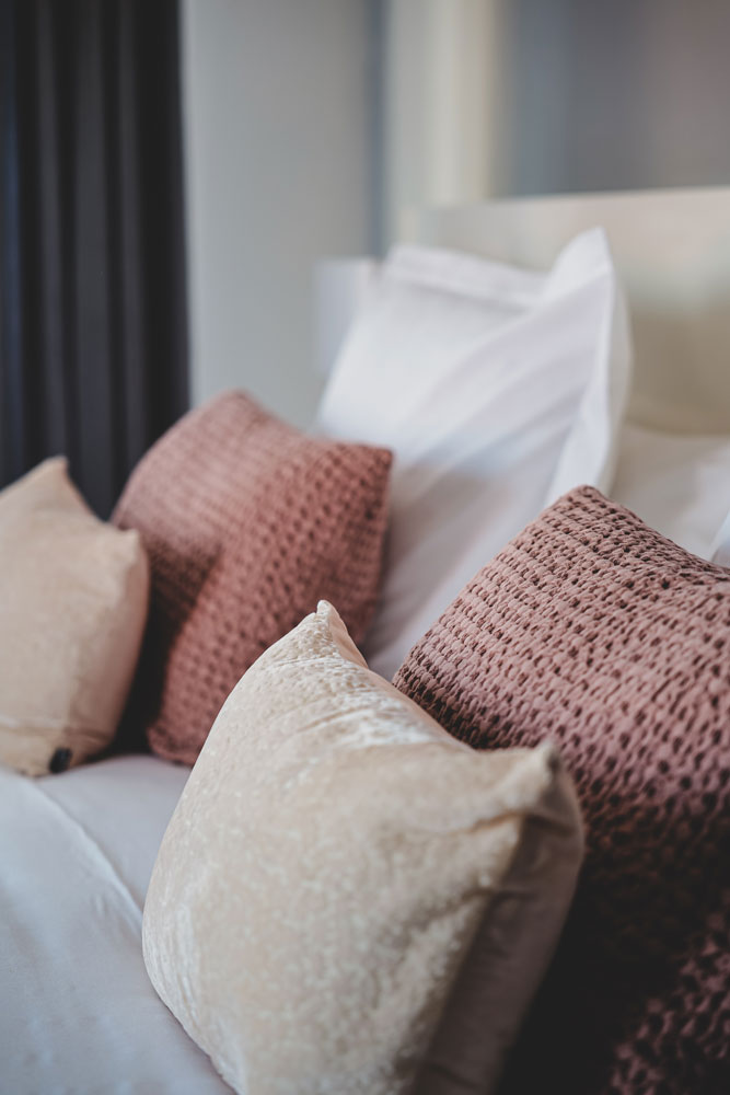 chambre_superieure_nuit_hotel_3_etoiles_visite_la_rochelle_france