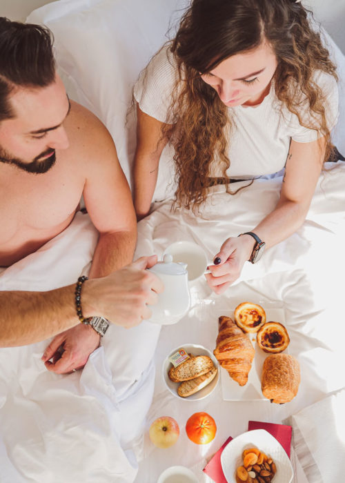 viennoiserie-fruits-secs-petit-dejeuner-au-lit-compris-inclus-hotel-le-manoir-la-rochelle-france-charente-maritime